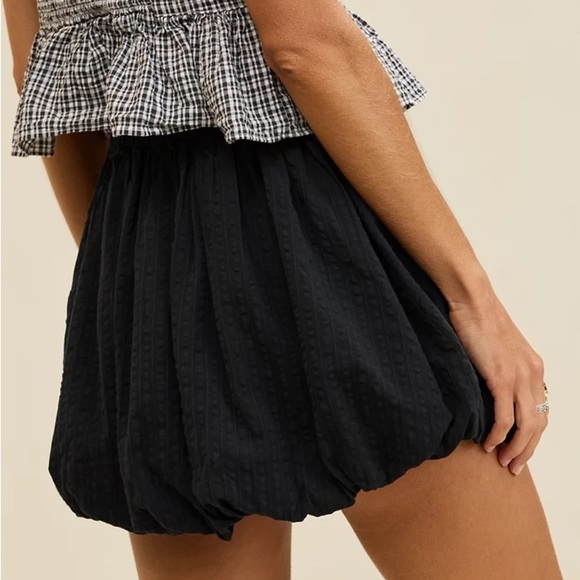 aerie Dresses & Skirts - NWT AERIE Black Textured Bubble Skirt